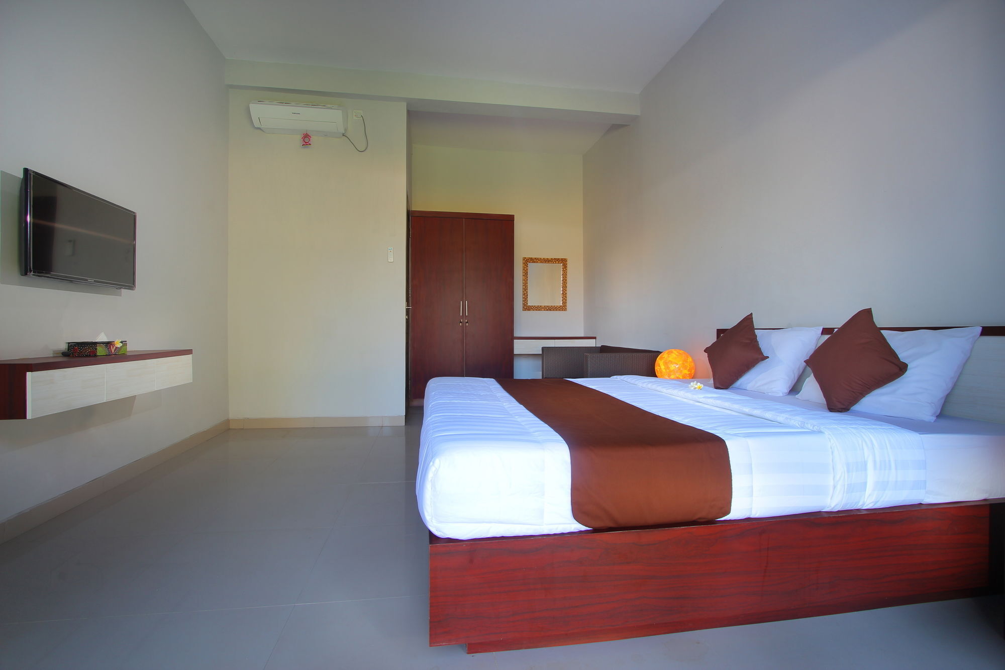 Srikandi Inn Kuta Selatan Exterior foto